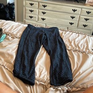Lulu lemon pattern cropped leggings